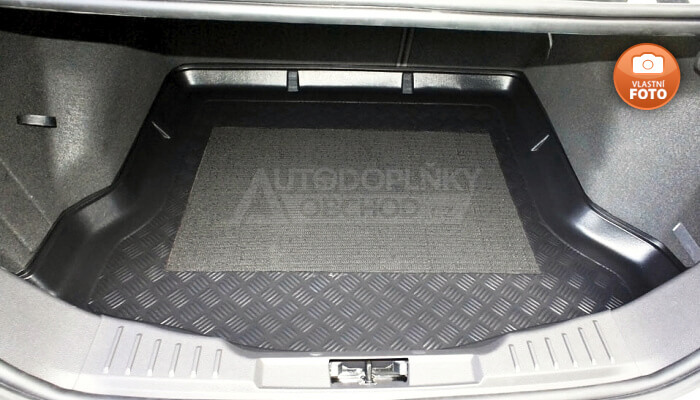 Vana do kufru přesně pasuje do zavazadlového prostoru modelu auta Ford Focus III 2011-